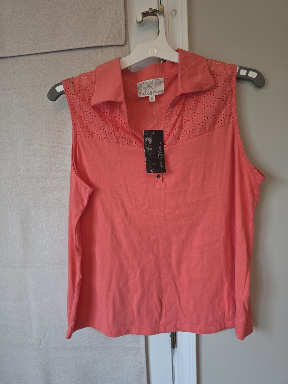 NWT Debbie Morgan Coral Eyelet Sleeveless Collar Tank